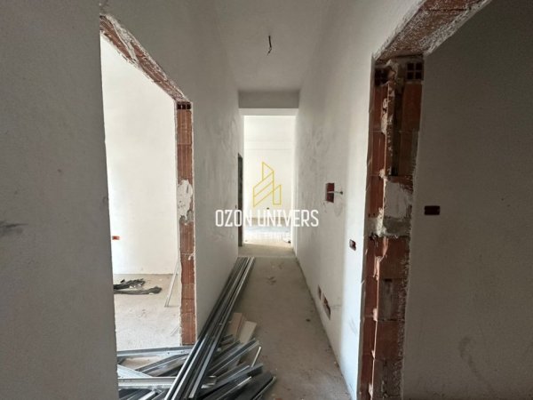 Tirane, shitet apartament 2+1+Ballkon Kati 1, 103 m² 195.000 € (Ish Fusha e Aviacionit)