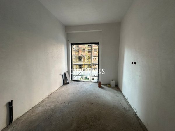 Tirane, shitet apartament 2+1+Ballkon Kati 1, 103 m² 195.000 € (Ish Fusha e Aviacionit)