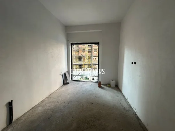 Tirane, shitet apartament 2+1+Ballkon Kati 1, 103 m² 195.000 € (Ish Fusha e Aviacionit)