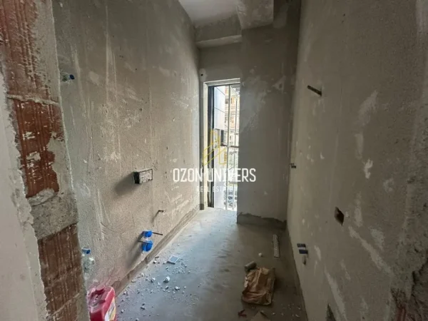 Tirane, shitet apartament 2+1+Ballkon Kati 1, 103 m² 195.000 € (Ish Fusha e Aviacionit)