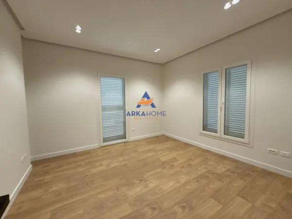 Tirane, jepet me qera Vile 2 Katshe Kati 2, 360 m² 9.000 € 
