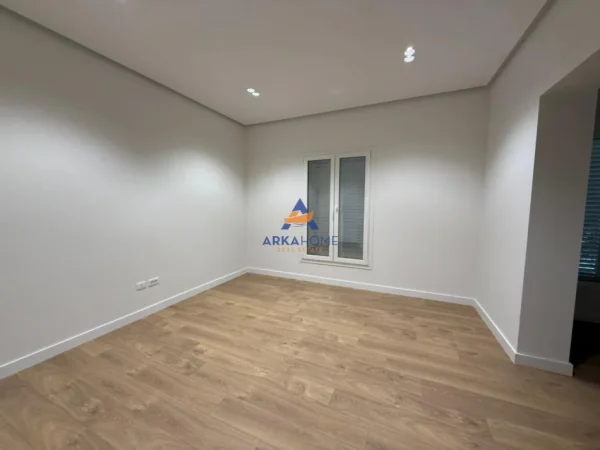 Tirane, jepet me qera Vile 2 Katshe Kati 2, 360 m² 9.000 € 