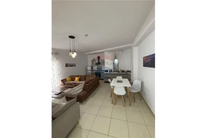 Vlore - Lungomare, jepet me qera apartament 1+1 , 78 m² 350 € (Rruga Dhimitër Konomi, Vlore)