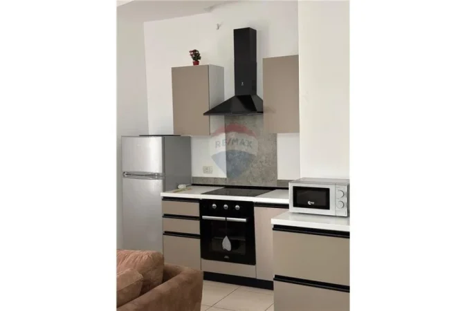 Vlore - Lungomare, jepet me qera apartament 1+1 , 78 m² 350 € (Rruga Dhimitër Konomi, Vlore)