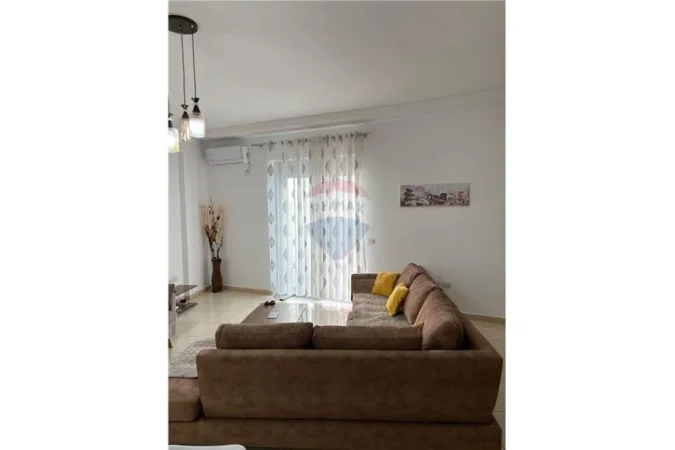 Vlore - Lungomare, jepet me qera apartament 1+1 , 78 m² 350 € (Rruga Dhimitër Konomi, Vlore)