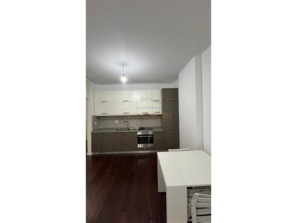 Tirane, shitet apartament 1+1 Kati 1, 68 m² 110.000 € (FRESKU)