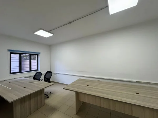 Tirane, jap me qera zyre Kati 0, 120 m² 800 € (Sheshi avni rustemi PAZARI I RI)