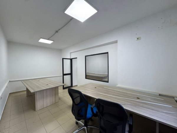 Tirane, jap me qera zyre Kati 0, 120 m² 800 € (Sheshi avni rustemi PAZARI I RI)