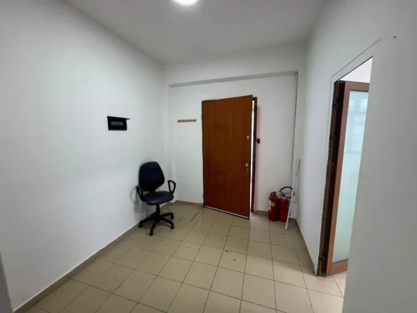 Tirane, jap me qera zyre Kati 0, 120 m² 800 € (Sheshi avni rustemi PAZARI I RI)