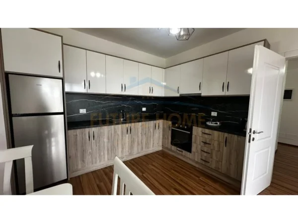 Tirane, shitet 1+1 Kati 7, 72 m² 110.000 € (Unaza e re)