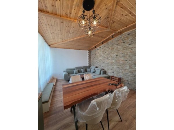 Tirane, jepet me qera apartament duplex 2+1 Kati 8, 130 m² 700 € (Shkoze)