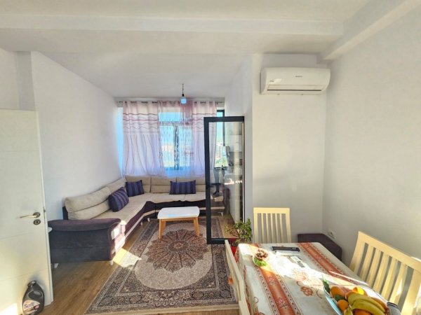 Tirane, jepet me qera apartament 2+1+Ballkon Kati 8, 100 m² 700 € (Porcelan, rruga Xhanfize Keko, prane UET)