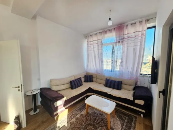 Tirane, jepet me qera apartament 2+1+Ballkon Kati 8, 100 m² 700 € (Porcelan, rruga Xhanfize Keko, prane UET)