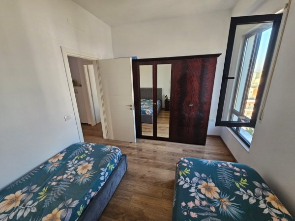 Tirane, jepet me qera apartament 2+1+Ballkon Kati 8, 100 m² 700 € (Porcelan, rruga Xhanfize Keko, prane UET)