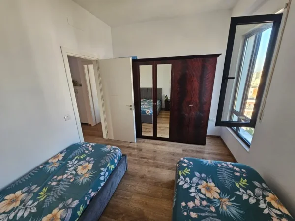 Tirane, jepet me qera apartament 2+1+Ballkon Kati 8, 100 m² 700 € (Porcelan, rruga Xhanfize Keko, prane UET)