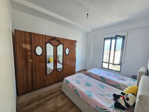 Tirane, jepet me qera apartament 2+1+Ballkon Kati 8, 100 m² 700 € (Porcelan, rruga Xhanfize Keko, prane UET)