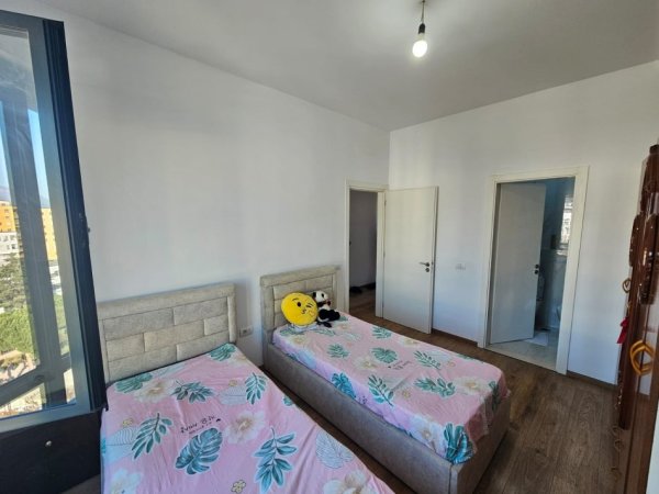 Tirane, jepet me qera apartament 2+1+Ballkon Kati 8, 100 m² 700 € (Porcelan, rruga Xhanfize Keko, prane UET)