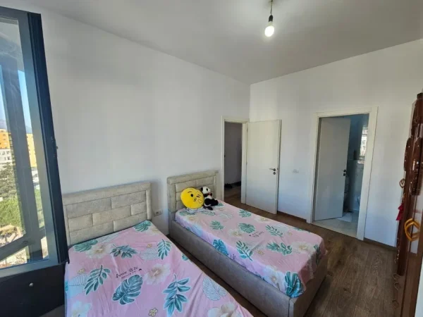 Tirane, jepet me qera apartament 2+1+Ballkon Kati 8, 100 m² 700 € (Porcelan, rruga Xhanfize Keko, prane UET)