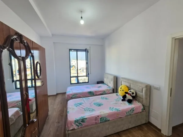 Tirane, jepet me qera apartament 2+1+Ballkon Kati 8, 100 m² 700 € (Porcelan, rruga Xhanfize Keko, prane UET)