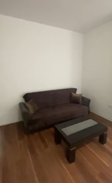 Tirane, jepet me qera apartament 1+1 Kati 2, 56 m² 500 € (LIQENI THATE)