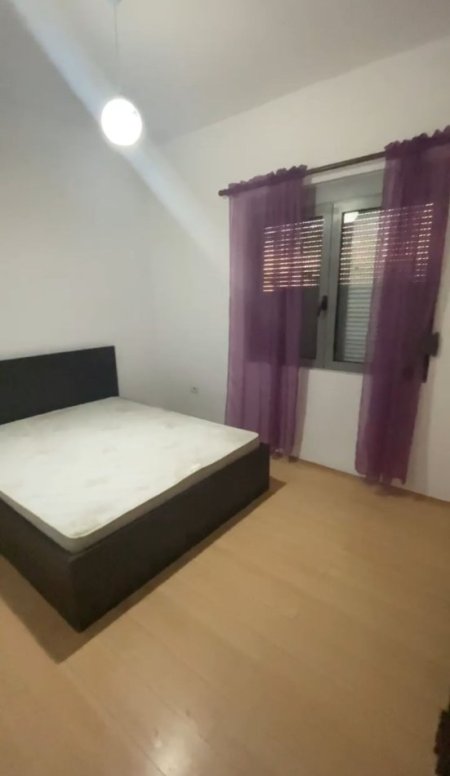 Tirane, jepet me qera apartament 1+1 Kati 2, 56 m² 500 € (LIQENI THATE)