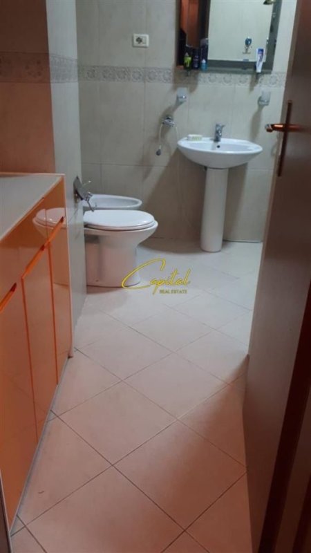 Tirane, jepet me qera apartament 1+1 Kati 9, 75 m² 700 € (ISH BLLOKU)