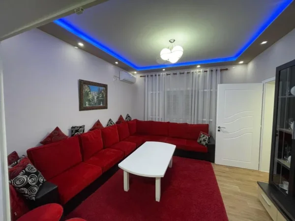 Tirane, jepet me qera apartament 1+1+Ballkon , (5 Maj)