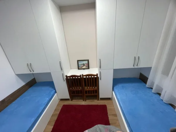 Tirane, jepet me qera apartament 1+1+Ballkon , (5 Maj)