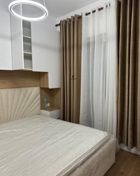 Tirane, jepet me qera apartament 1+1 Kati 3, 50 m² 420 € (ALI DEMI)