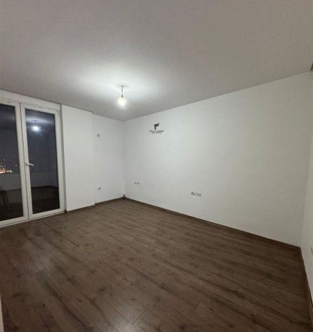 Tirane, jepet me qera apartament 2+1 Kati 8, 118 m² 550 € (ASTIR)
