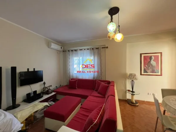 Vlore, shitet apartament 1+1+Ballkon Kati 3, 65 m² 117.000 € (Rruga Pelivan Leskaj)