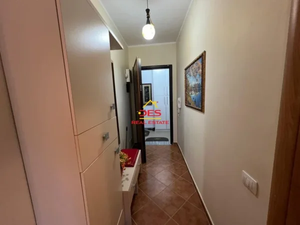 Vlore, shitet apartament 1+1+Ballkon Kati 3, 65 m² 117.000 € (Rruga Pelivan Leskaj)