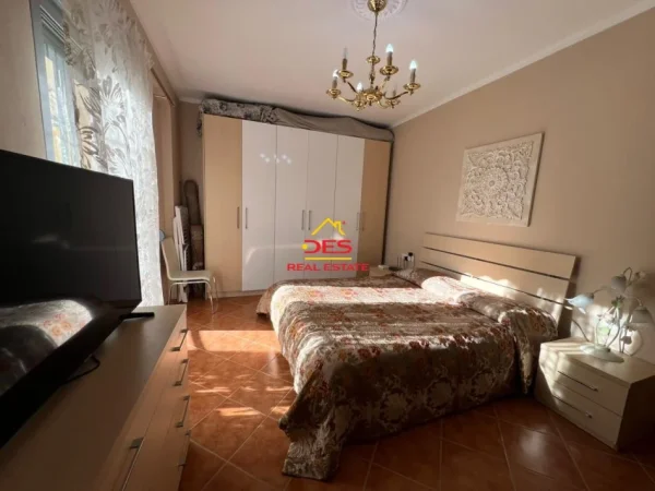 Vlore, shitet apartament 1+1+Ballkon Kati 3, 65 m² 117.000 € (Rruga Pelivan Leskaj)