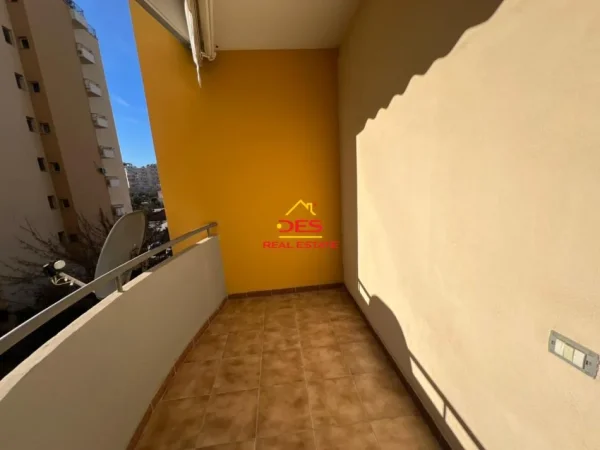 Vlore, shitet apartament 1+1+Ballkon Kati 3, 65 m² 117.000 € (Rruga Pelivan Leskaj)
