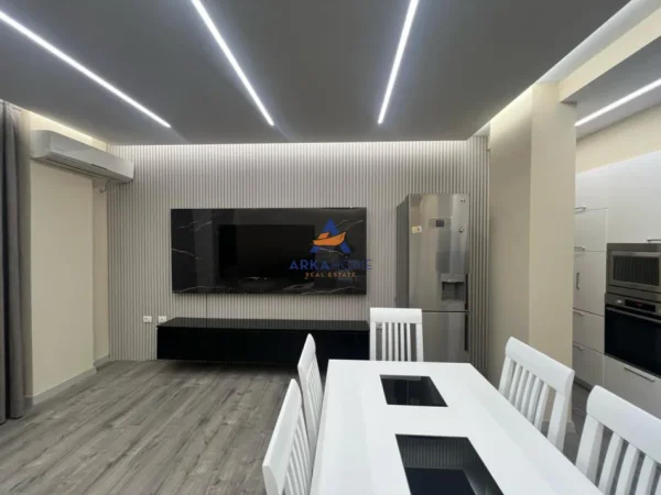 Tirane, jepet me qera apartament 3+1+Ballkon Kati 2, 145 m² 900 € 