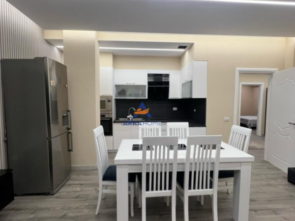 Tirane, jepet me qera apartament 3+1+Ballkon Kati 2, 145 m² 900 € 