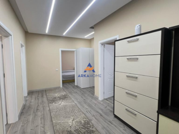 Tirane, jepet me qera apartament 3+1+Ballkon Kati 2, 145 m² 900 € 