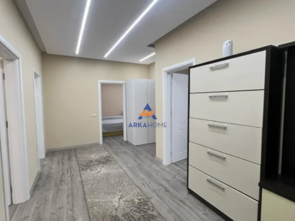 Tirane, jepet me qera apartament 3+1+Ballkon Kati 2, 145 m² 900 € 