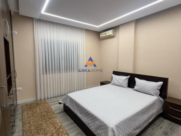 Tirane, jepet me qera apartament 3+1+Ballkon Kati 2, 145 m² 900 € 