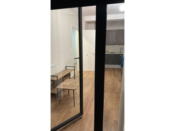 Tirane, jepet me qera apartament 1+1+Ballkon Kati 5, 75 m² 500 € 