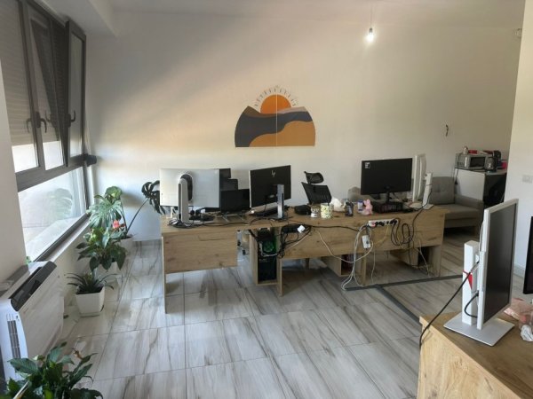 Tirane, jepet me qera zyre Kati 2, 134 m² 650 € (Ali Demi, prane Fushes)