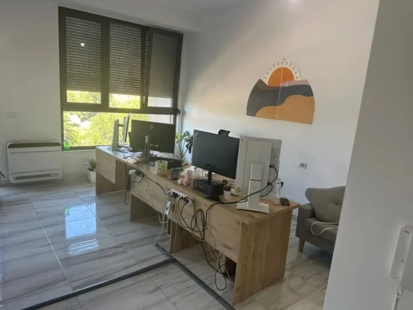 Tirane, jepet me qera zyre Kati 2, 134 m² 650 € (Ali Demi, prane Fushes)