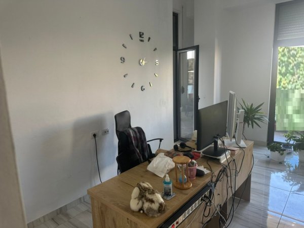 Tirane, jepet me qera zyre Kati 2, 134 m² 650 € (Ali Demi, prane Fushes)