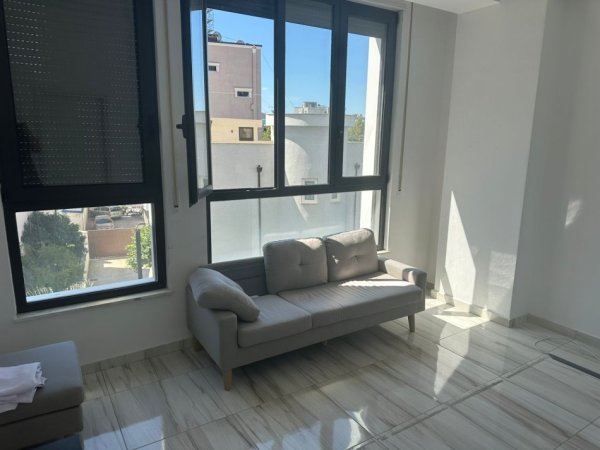 Tirane, jepet me qera zyre Kati 2, 134 m² 650 € (Ali Demi, prane Fushes)
