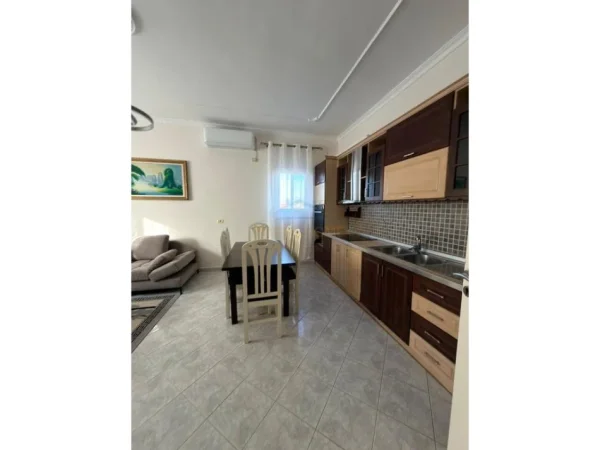 Tirane, jepet me qera shtepi 2+1+Ballkon Kati 0, 203 m² 750 € (Don Bosko)