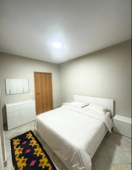 Tirane, jepet me qera apartament 1+1 Kati 15, 65 m² 600 € (qender)