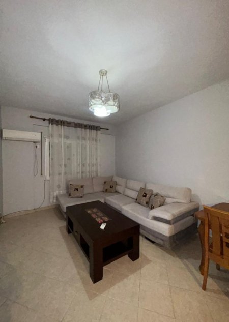 Tirane, jepet me qera apartament 2+1 Kati 5, 100 m² 650 € (Komuna e Parisit)