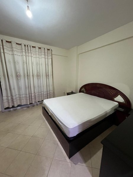 Tirane, jepet me qera apartament 2+1 Kati 5, 100 m² 650 € (Komuna e Parisit)