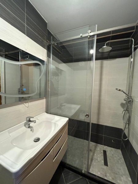 Tirane, jepet me qera apartament 2+1 Kati 5, 100 m² 650 € (Komuna e Parisit)