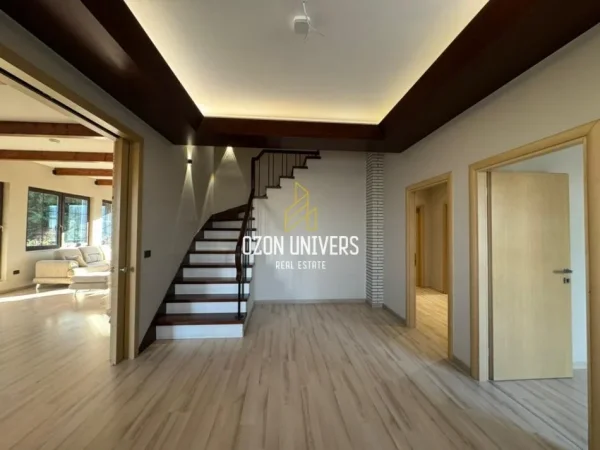 Tirane, jepet me qera Vile 3 Katshe Kati 3, 668 m² 3.000 € (Mjull-Bathore)